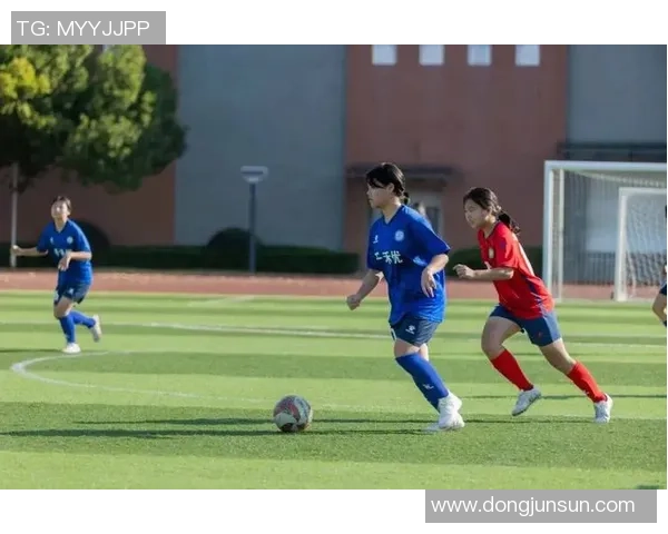 校园足球场地周日常被占用问题亟待解决 影响学生锻炼与兴趣发展