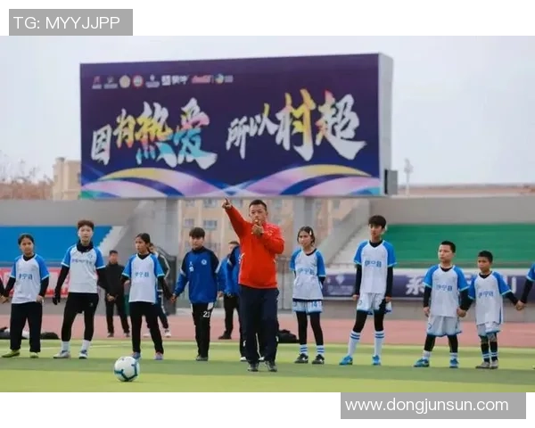 足球女星精彩瞬间凝聚力量与优雅的完美交融，展现霸气与美丽