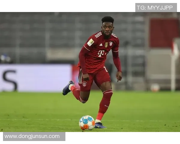 足球球星展示精湛脚法技术完美演绎惊艳全场绝妙技巧