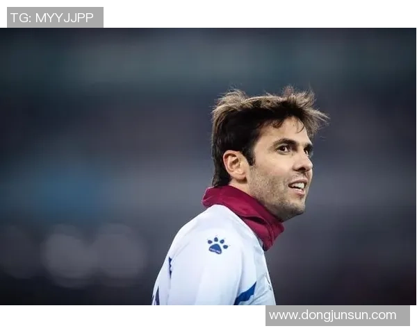 足球球星黑笔画：艺术与运动的完美融合，展现传奇人物的独特风采